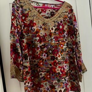 Gorgeous Flower Tunic 3/4 Sleeve